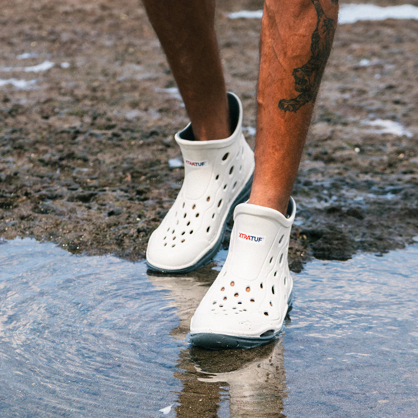Bone / Deep Storm Men's Hightide On-Foot View.